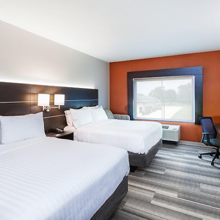 Holiday Inn Express & Suites - Coffeyville By Ihg Bagian luar foto