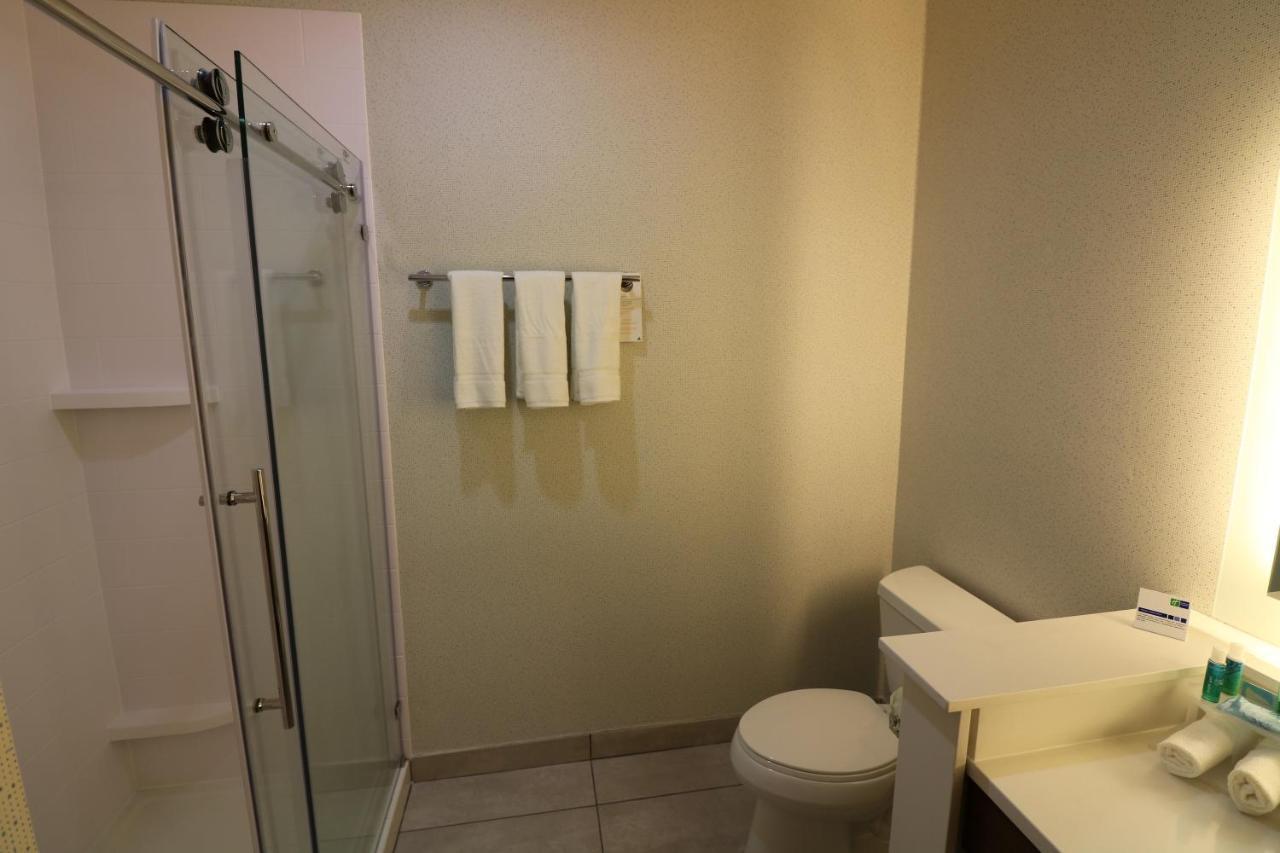 Holiday Inn Express & Suites - Coffeyville By Ihg Bagian luar foto