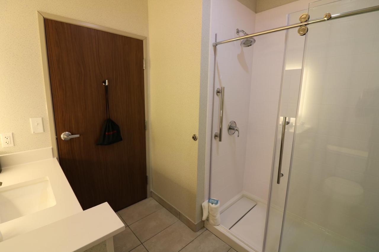 Holiday Inn Express & Suites - Coffeyville By Ihg Bagian luar foto