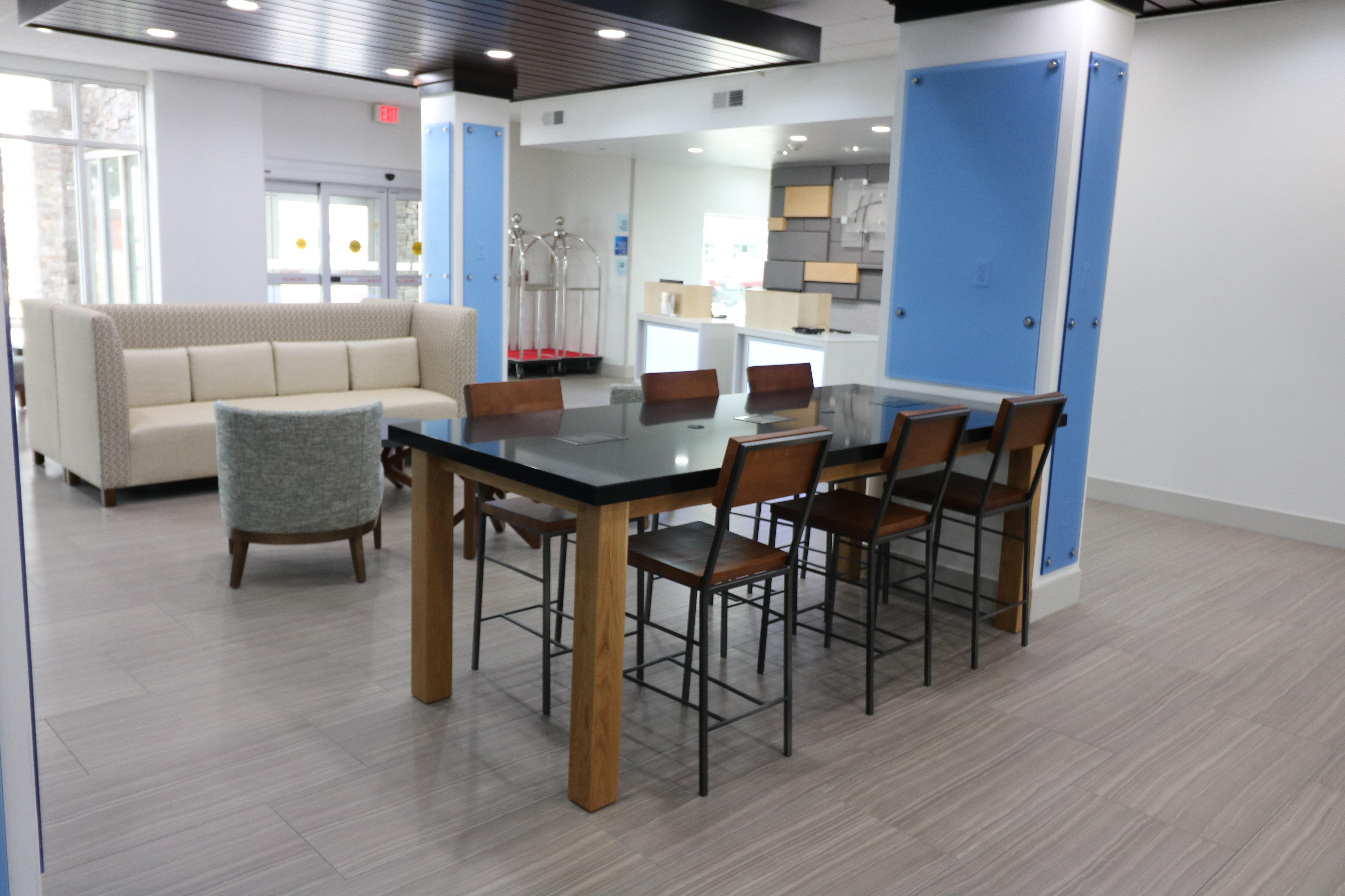 Holiday Inn Express & Suites - Coffeyville By Ihg Bagian luar foto