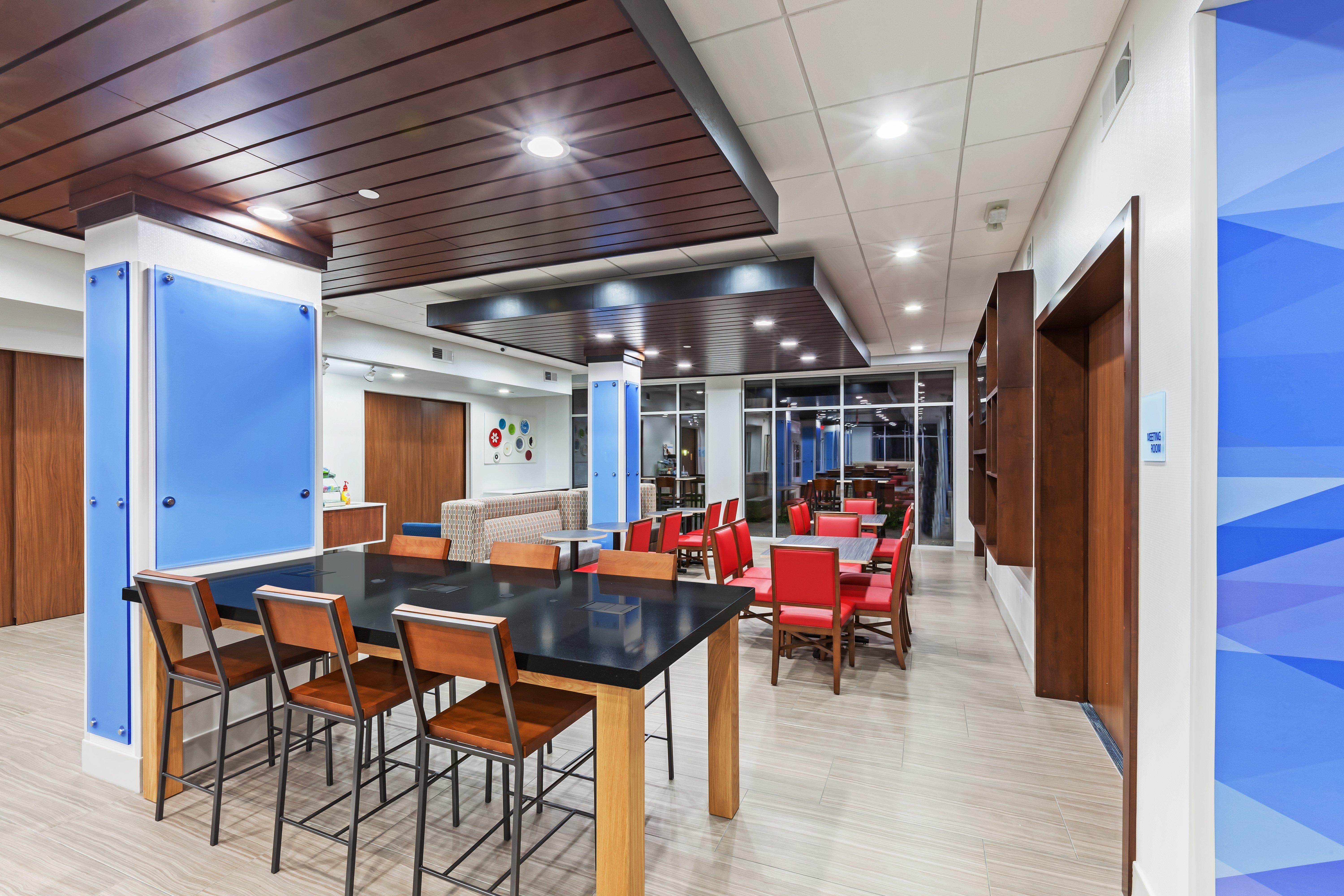 Holiday Inn Express & Suites - Coffeyville By Ihg Bagian luar foto