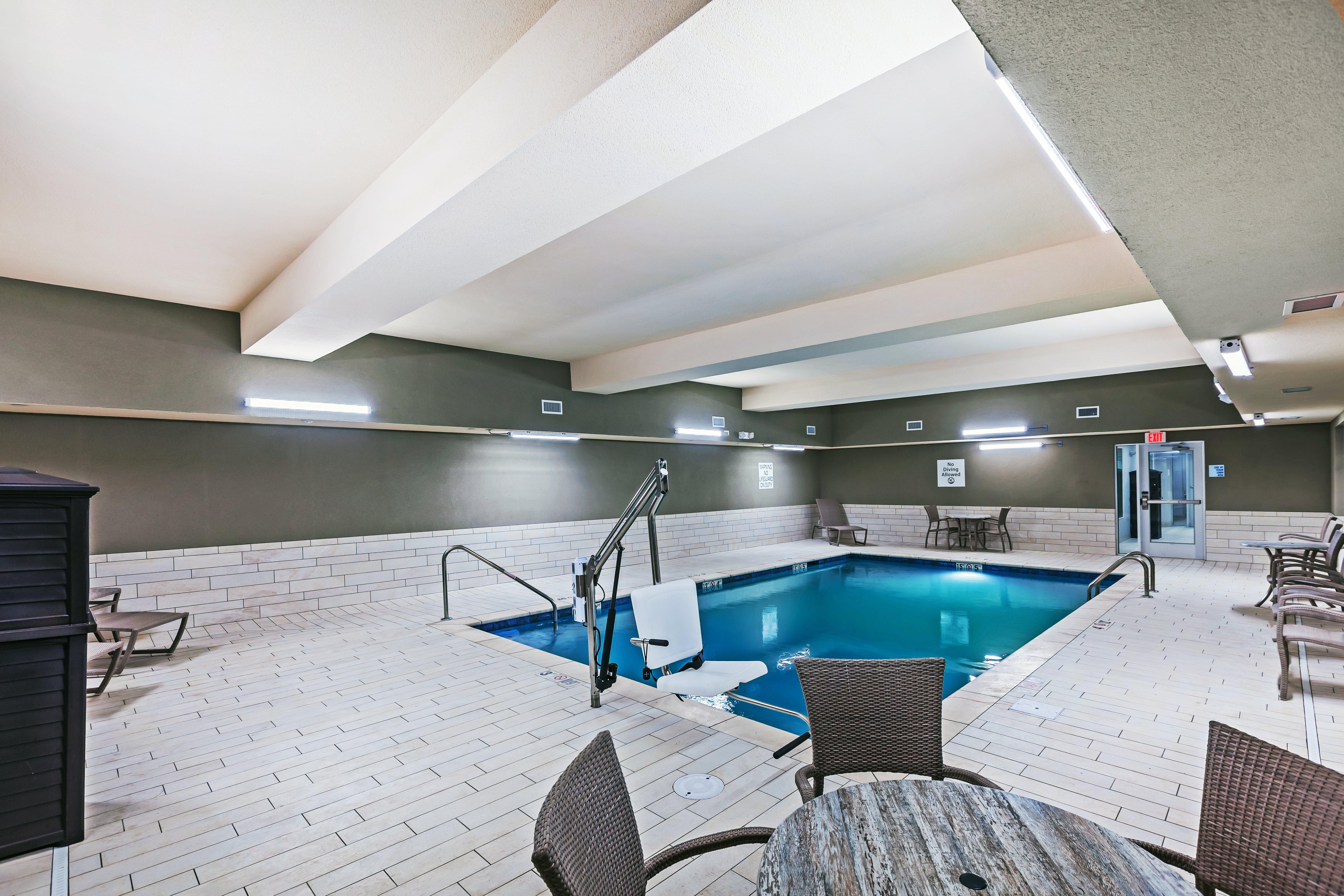 Holiday Inn Express & Suites - Coffeyville By Ihg Bagian luar foto
