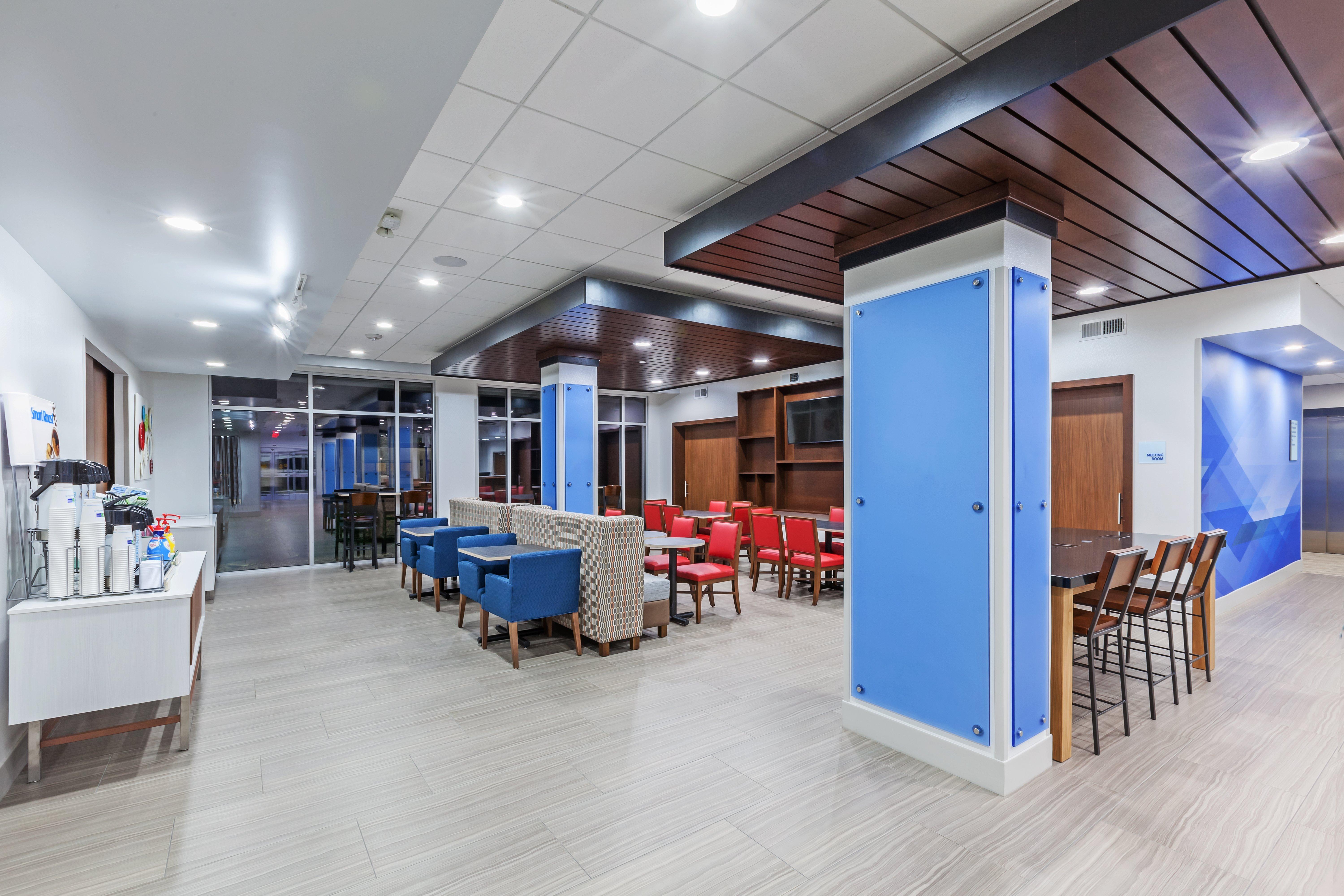 Holiday Inn Express & Suites - Coffeyville By Ihg Bagian luar foto