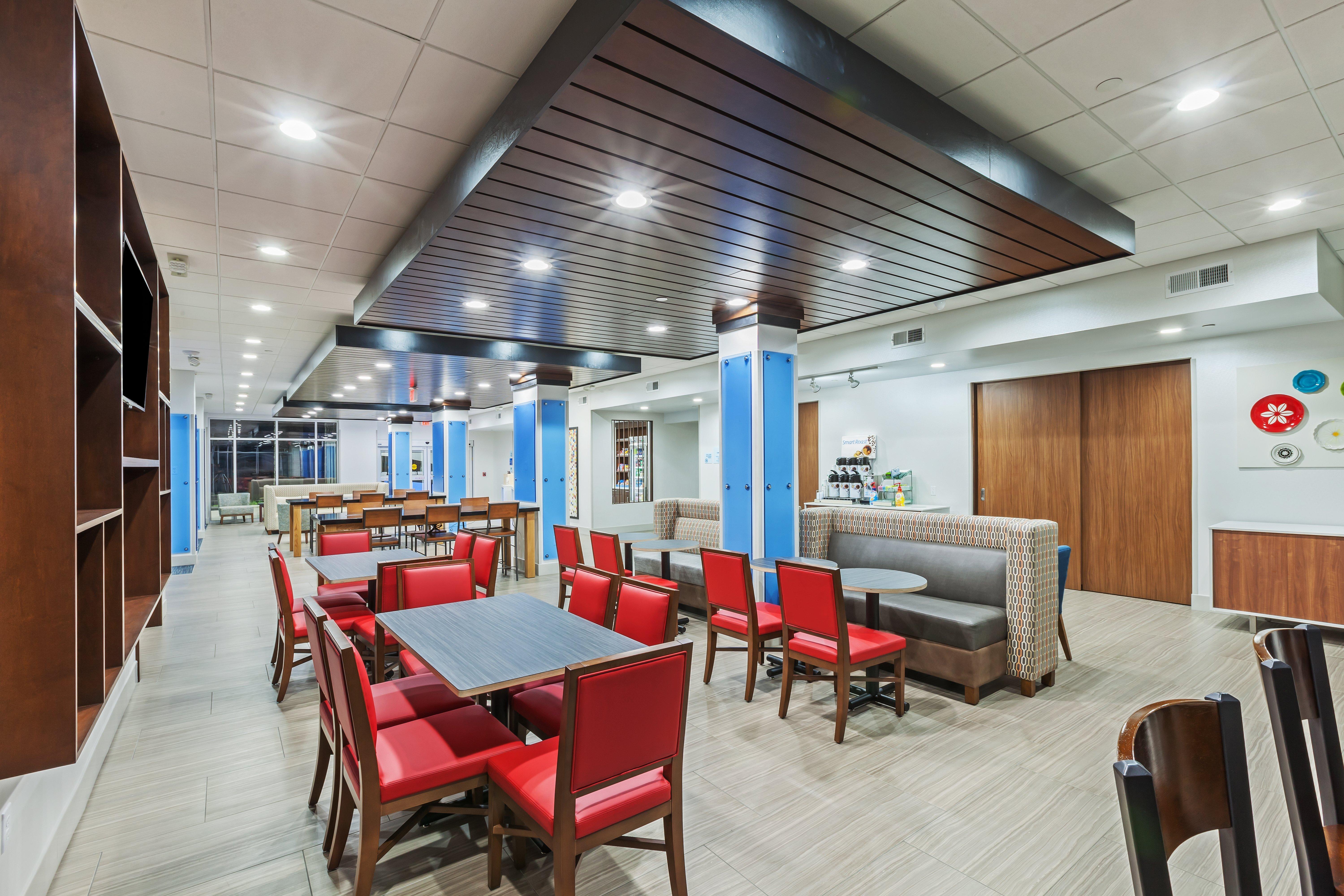 Holiday Inn Express & Suites - Coffeyville By Ihg Bagian luar foto