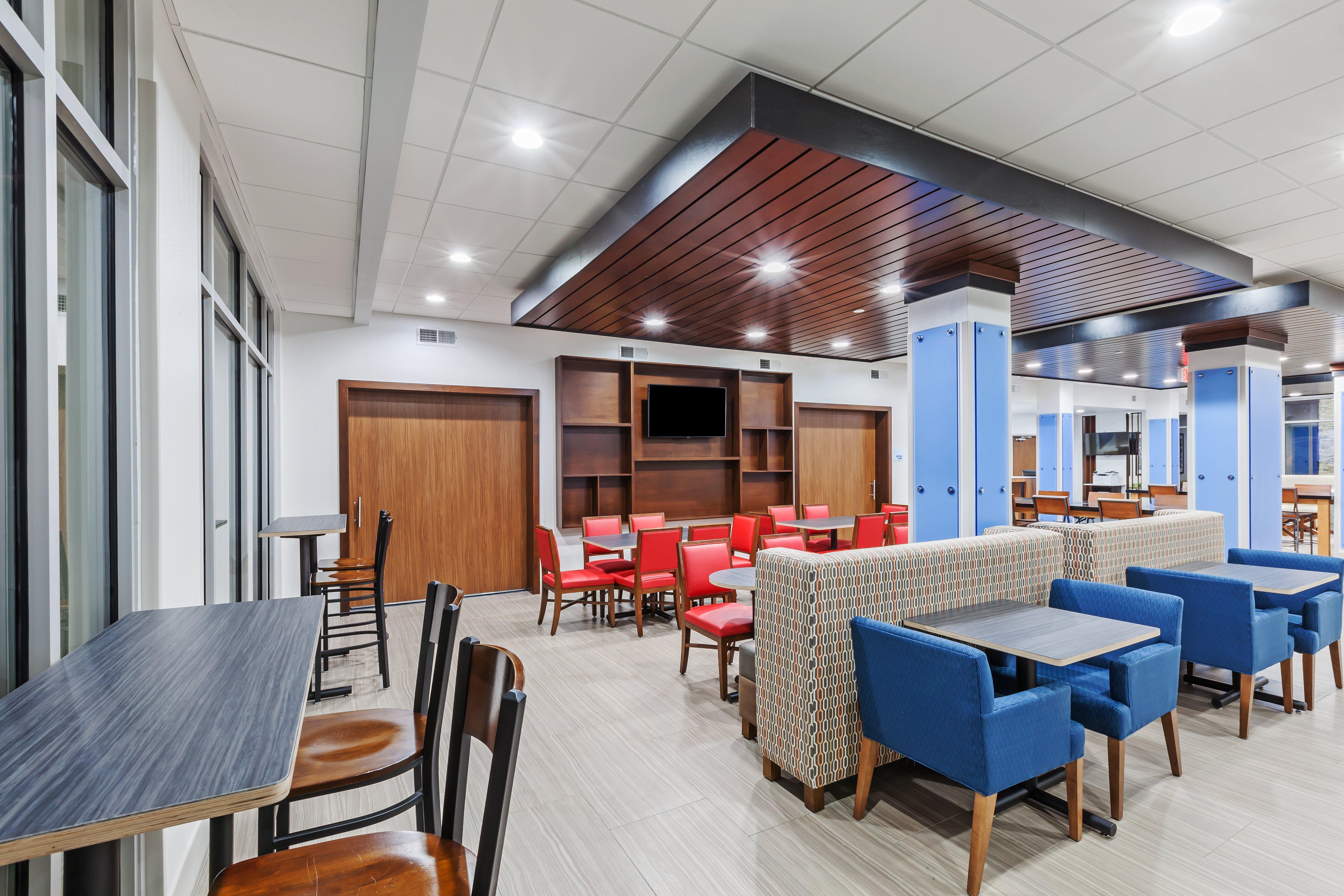 Holiday Inn Express & Suites - Coffeyville By Ihg Bagian luar foto