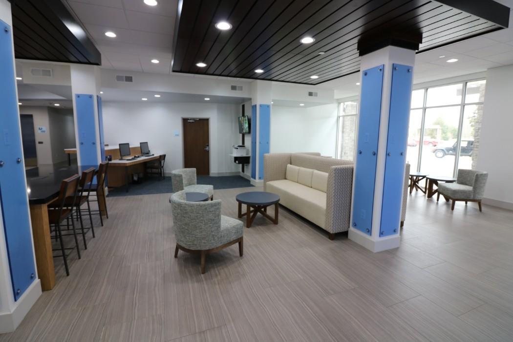 Holiday Inn Express & Suites - Coffeyville By Ihg Bagian luar foto