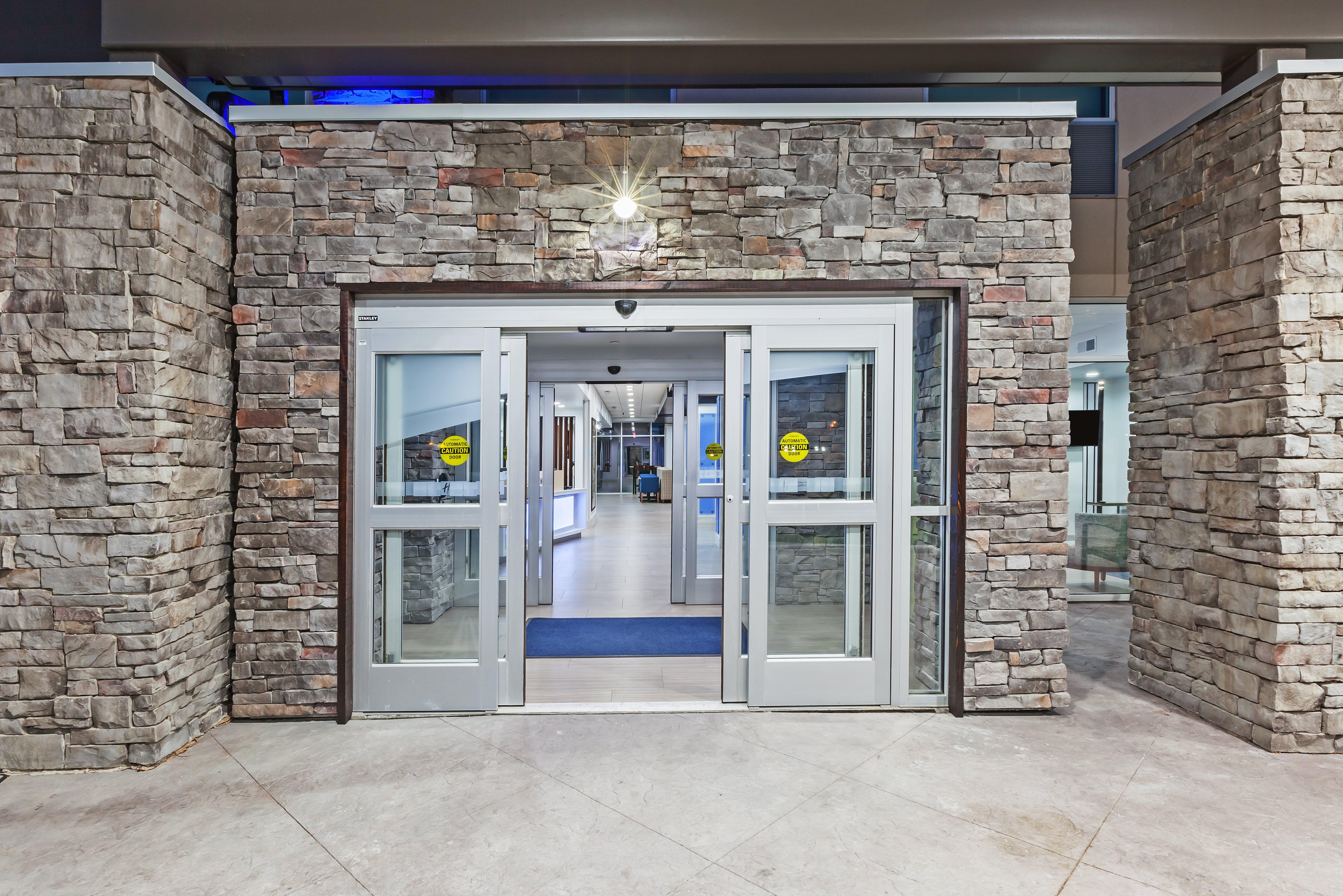 Holiday Inn Express & Suites - Coffeyville By Ihg Bagian luar foto
