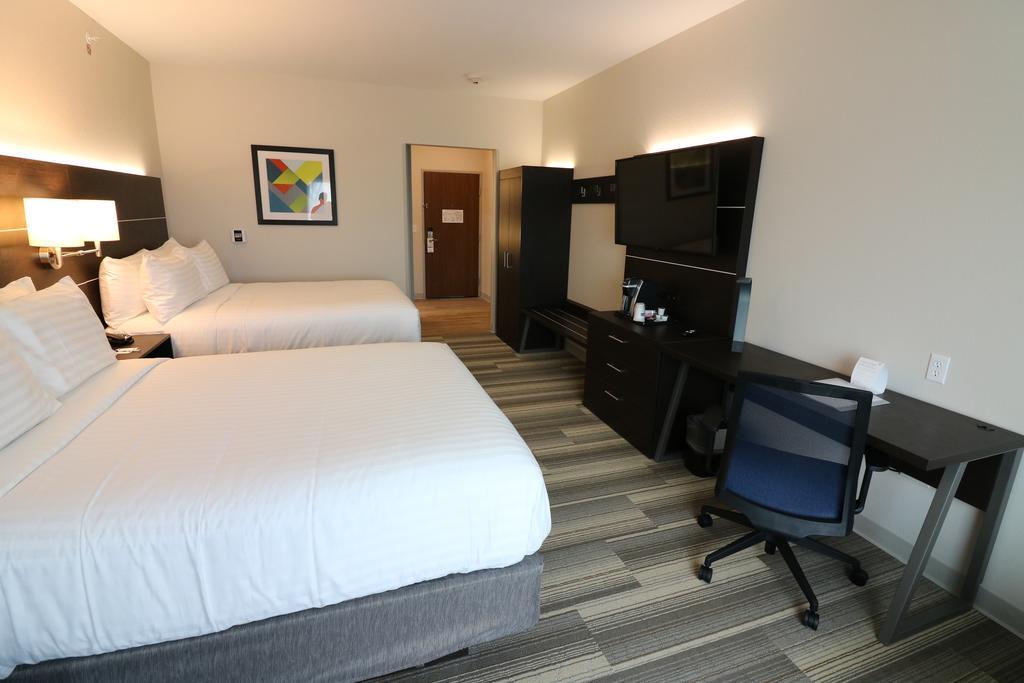 Holiday Inn Express & Suites - Coffeyville By Ihg Bagian luar foto
