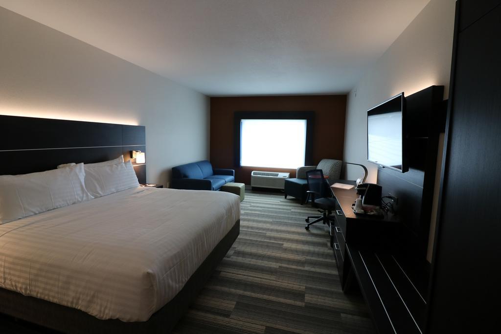 Holiday Inn Express & Suites - Coffeyville By Ihg Bagian luar foto