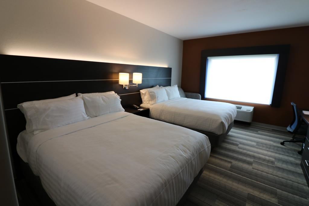 Holiday Inn Express & Suites - Coffeyville By Ihg Bagian luar foto