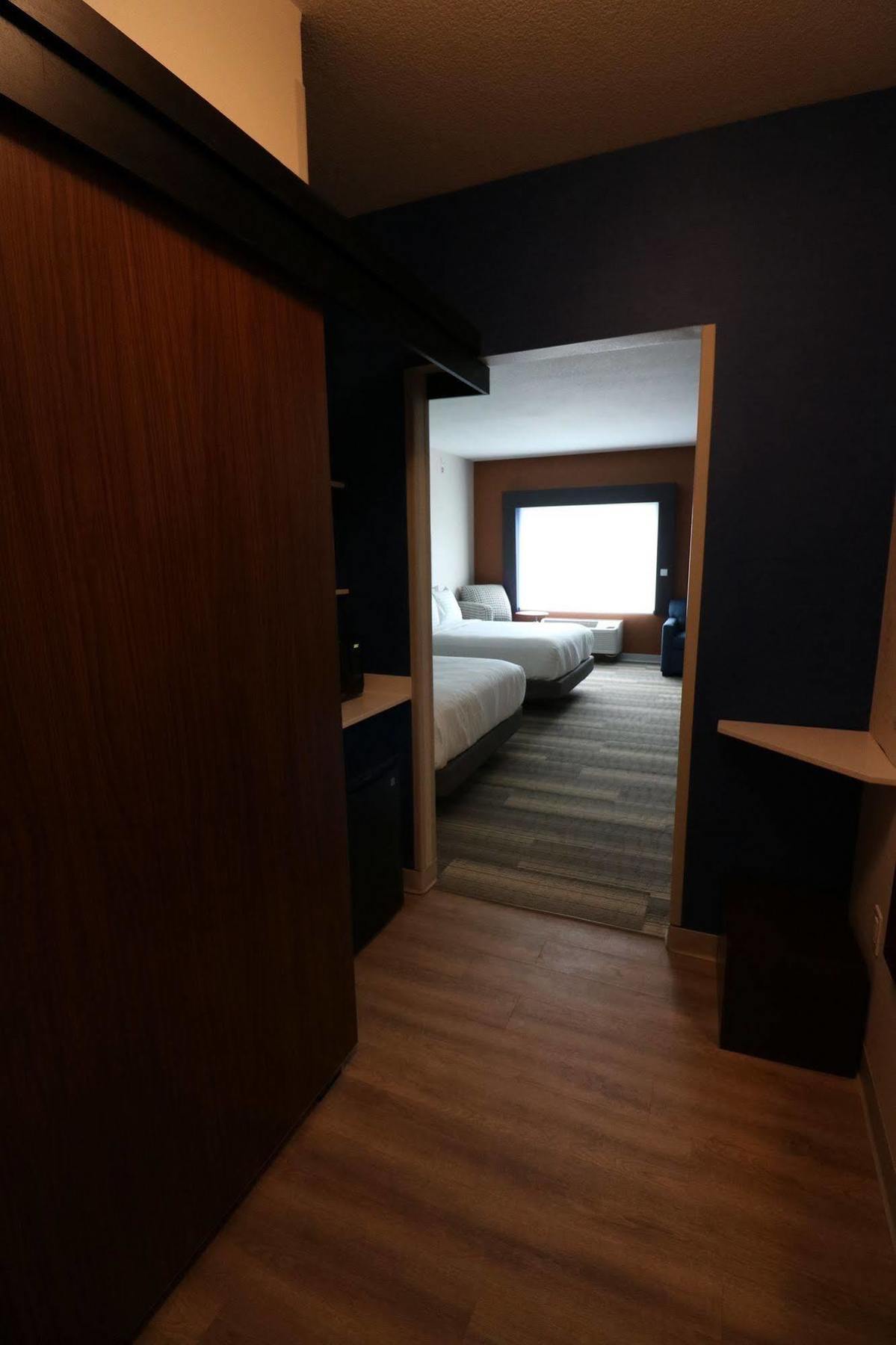 Holiday Inn Express & Suites - Coffeyville By Ihg Bagian luar foto