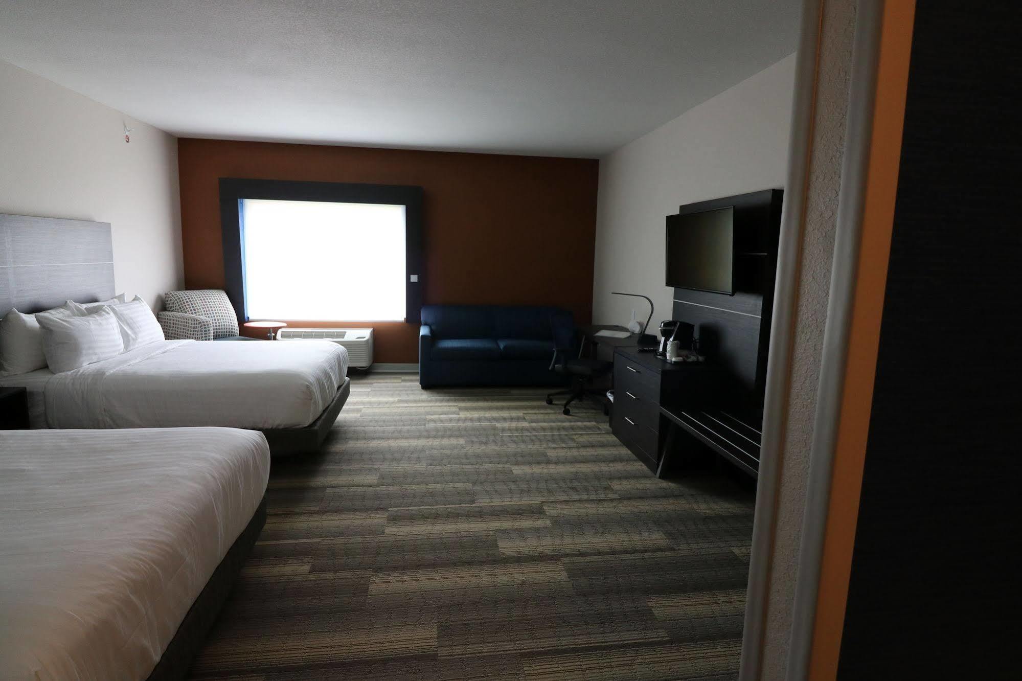 Holiday Inn Express & Suites - Coffeyville By Ihg Bagian luar foto